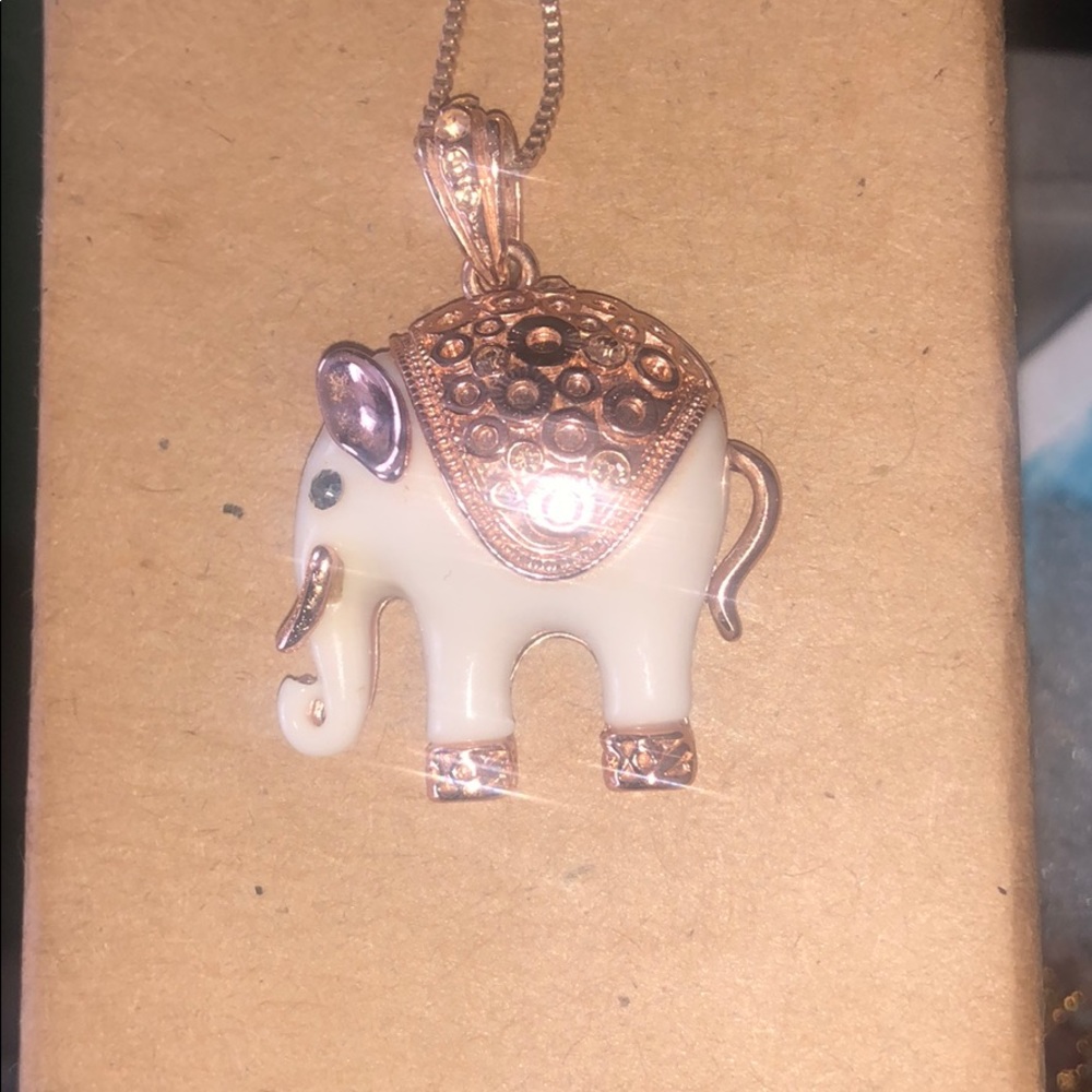 Elephant necklace with ivory look w/rose gold